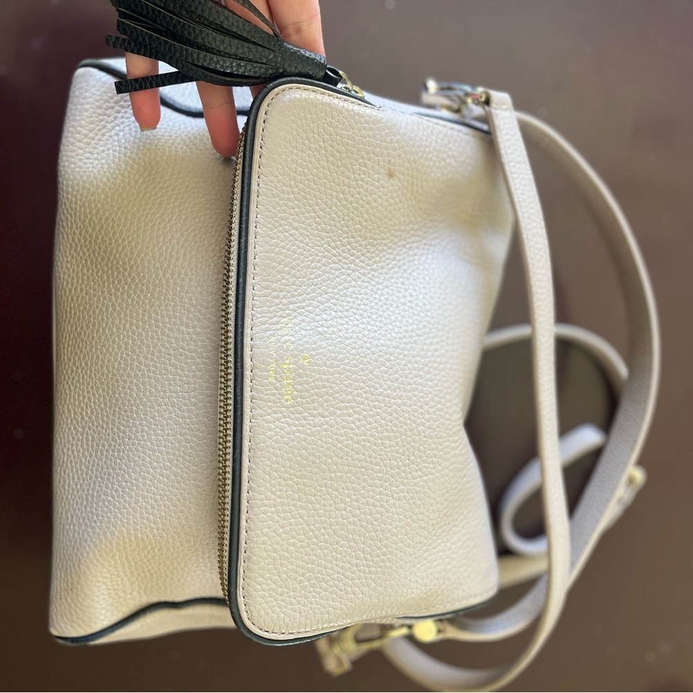 Kate Spade Cream Crossbody Bag with Structured Design - Picture 6 of 10